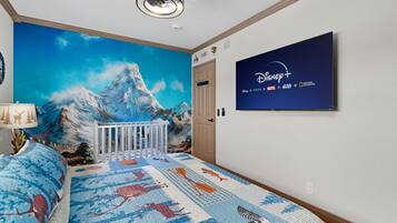 6 Schlafzimmer, Schreibtisch, Bügeleisen/Bügelbrett, Reisekinderbett