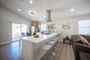 Microwave, oven, dishwasher, cookware/dishes/utensils