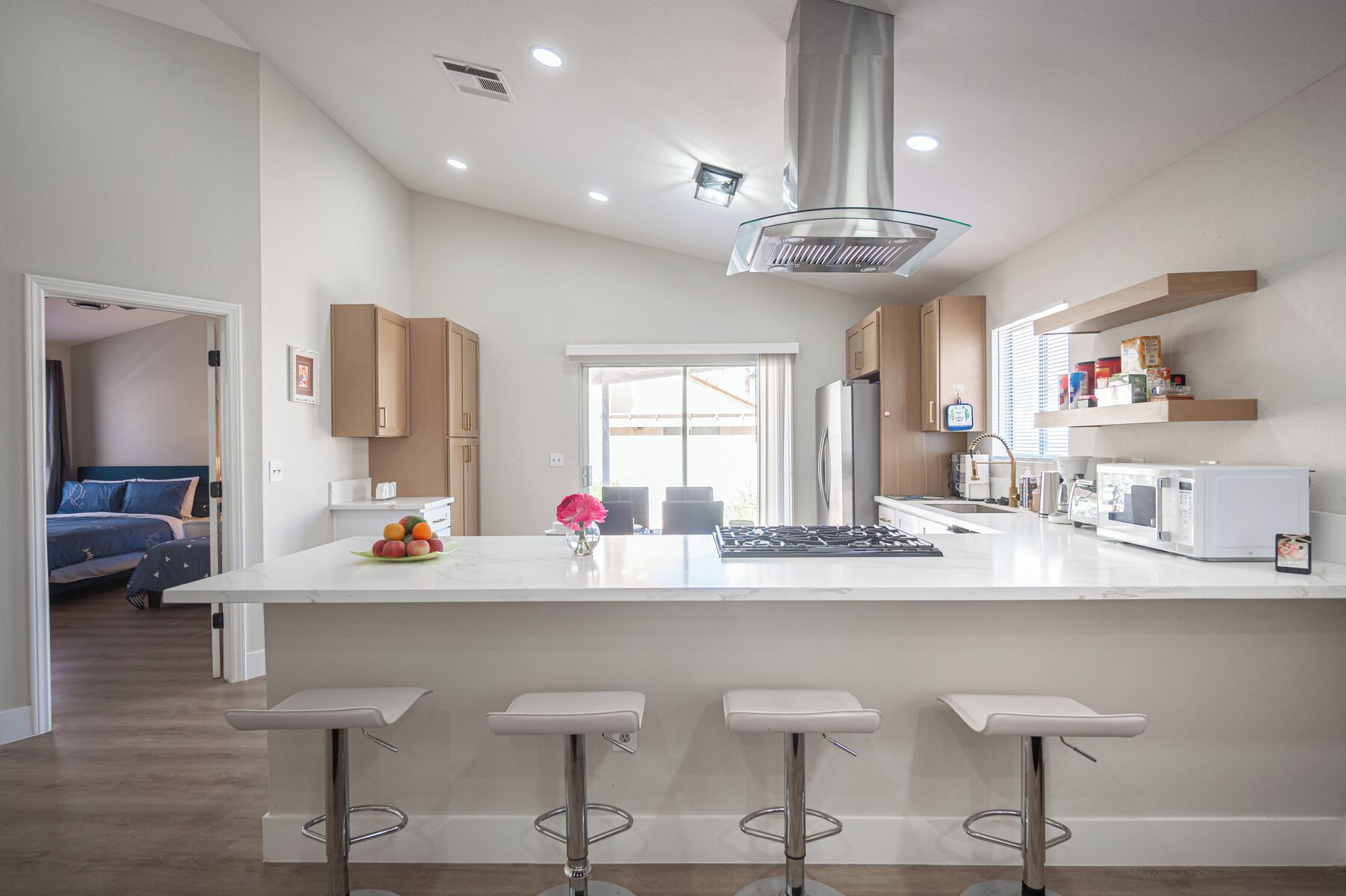 Microwave, oven, dishwasher, cookware/dishes/utensils