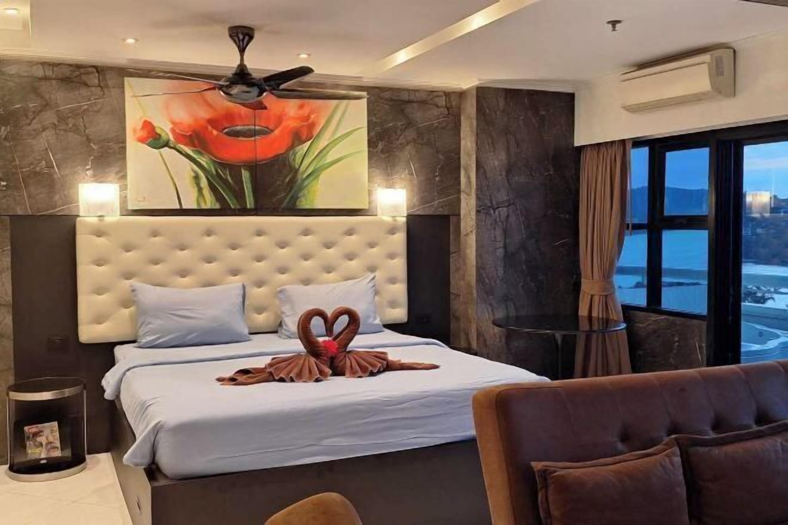 In-room safe, free WiFi