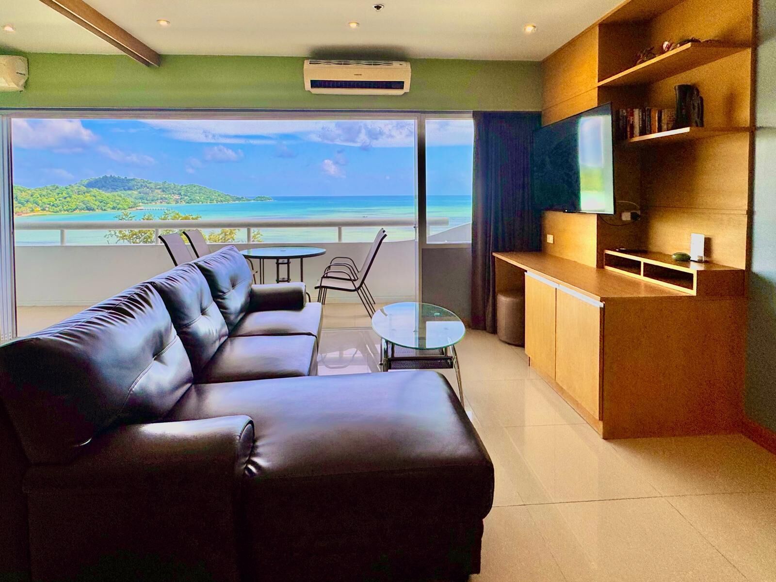 Appartement, 2 slaapkamers, uitzicht op zee | Woonruimte | Flatscreentelevisie