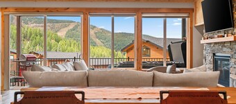 Schweitzer Lux Powder Dreams I Hot Tub I Families