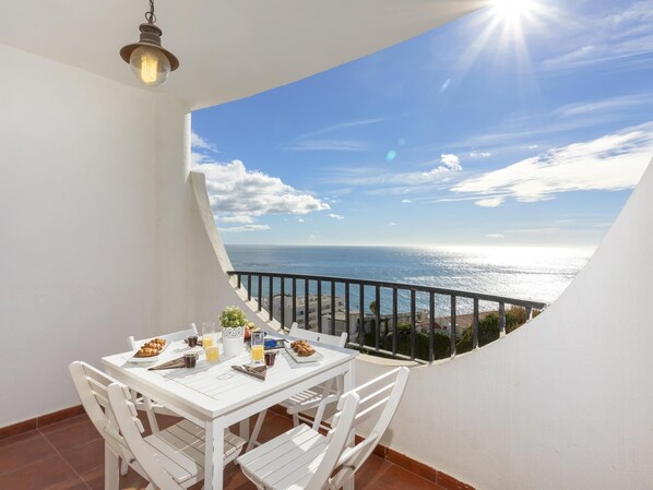 Outdoor dining - Sunstay Diamond Estudio Fuengirola Beach (Fuengirola)