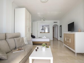 1 bedroom, iron/ironing board, Internet, bed sheets - Sunstay Diamond Loft Fuengirola Beach (Fuengirola)