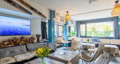 Accommodation by the water with sauna + hot tub