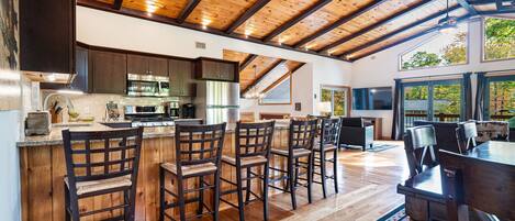 雪櫃、微波爐、焗爐、爐具