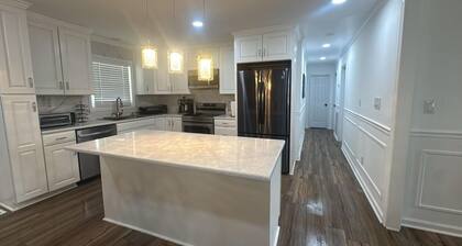 Hermosa casa de lujo bien amueblado, ubicada estratégicamente en una bonita área