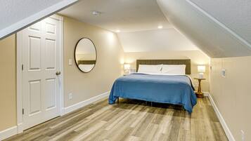 4 bedrooms, desk, iron/ironing board, travel crib