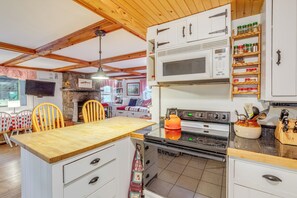 Réfrigérateur, micro-ondes, plaque de cuisson, lave-vaisselle