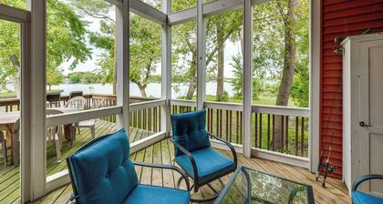 Island Retreat on Pistakee Lake: Deck & Gas Grill!