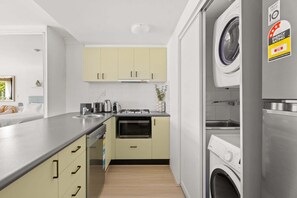 Fridge, microwave, stovetop, dishwasher - Ideal Studio Inner-City Pad with Private Balcony (Surry Hills)