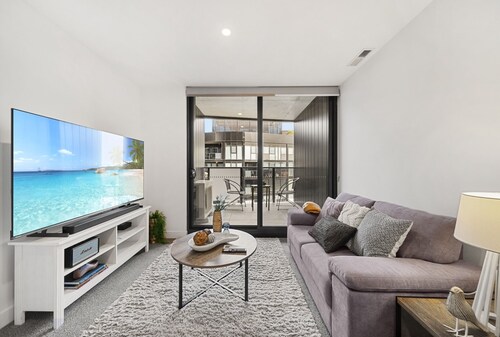 Phillip 2-Bed: Chic Interiors, Amazing Amenities