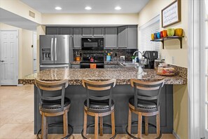 Fridge, microwave, oven, stovetop - The Rusty Cactus - Heated Pool, Spa, & More! (Phoenix)