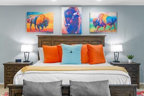 4 habitaciones, escritorio y tabla de planchar con plancha 