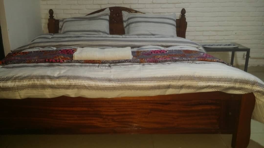 Familie maisonnette, privébadkamer, uitzicht op bergen | Een bureau, een laptopwerkplek, verduisterende gordijnen