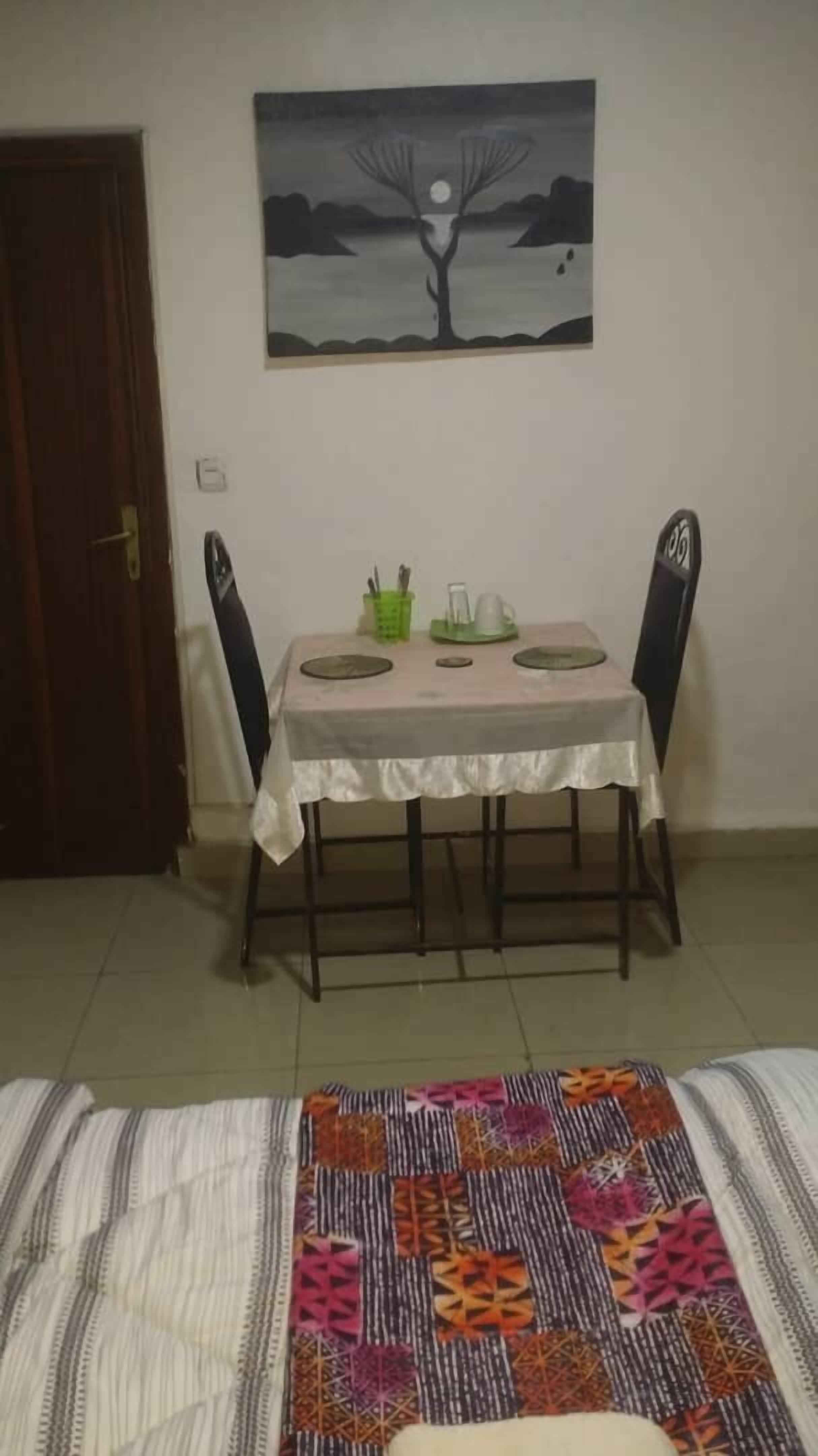 Basic Apartment, Private Bathroom, Mountain View | In-room dining