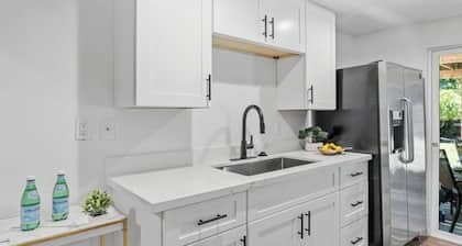 Charming 2-bedroom & 1 Full bath basement apartment with AC in lovely Edmonds
