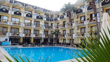 Sesongbasert utendørsbasseng