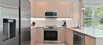 Brand New Luxury 4-bedroom house in Clermont