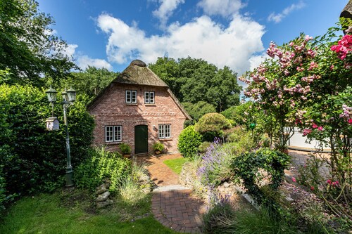Ferienwohnung 'My Little Rose Cottage' mit privater Terrasse, Garten und Wi-Fi