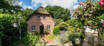 Apartment 'My Little Rose Cottage' with Private Terrace, Private Garden and Wi-Fi