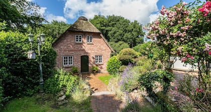Apartment 'My Little Rose Cottage' with Private Terrace, Private Garden and Wi-Fi