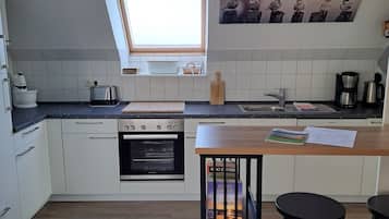 Kühlschrank, Mikrowelle, Ofen, Geschirrspüler