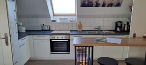 Kjøleskap, mikrobølgeovn, ovn og oppvaskmaskin