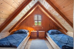 3 bedrooms, free WiFi, bed sheets - Holiday Home 'Blockbohlen-Haus Auf Hof Verchen' with Private Terrace, Private Garden and Wi-Fi (Verchen)