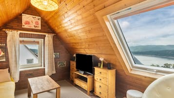 Een televisie, een dvd-speler en een stereo