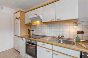 Refrigerador, horno, parrilla de estufa y lavavajillas 