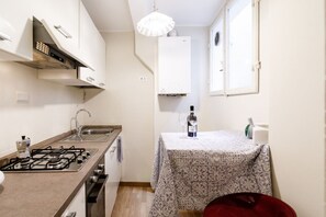Refrigerador, horno, parrilla de estufa y tostadora 