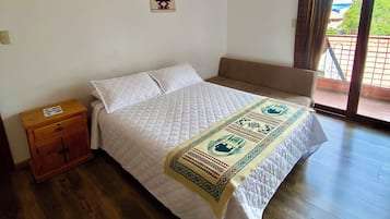 Comfort Single Room, Courtyard View | Laptop workspace, free WiFi