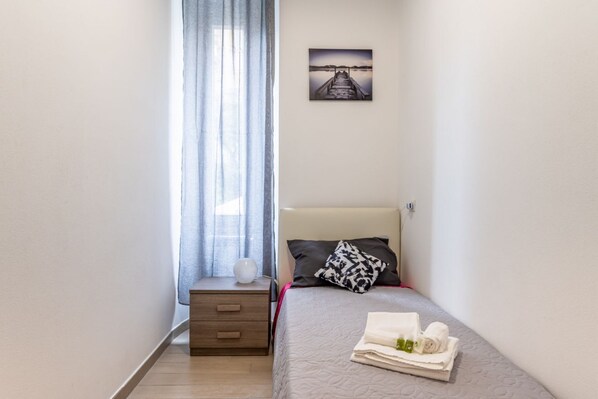 2 habitaciones, tabla de planchar con plancha, wifi y ropa de cama 