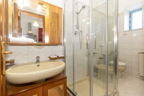 Dusche, Haartrockner, Bidet