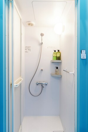 Slippers, towels - Oyado Danran (Tokyo)