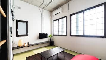房內夾萬、手提電腦工作空間、遮光窗簾/窗簾、熨斗/熨衫板