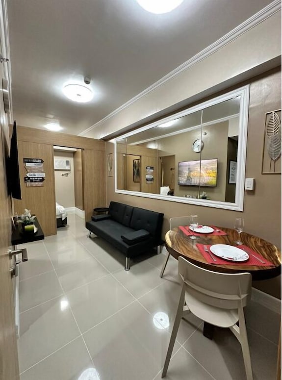 2 Br Fully Furnished Condo In Parañaque Bloom Residences 1134 - Pool And Parking - Bacoor