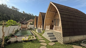 Cabane Deluxe, vue piscine | Vue sur le jardin
