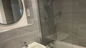 A bathroom with a sink, mirror, and shower. - 2 Bed with Wi‑Fi, Near Central Birmingham (Birmingham)