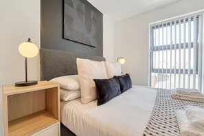 2 bedrooms, iron/ironing board, free WiFi