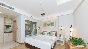 A modern bedroom with a large bed, bedside tables, a desk, and a view of the bathroom. - Yitingzhenshe Hotel Beijing Tiananmen (Beijing)