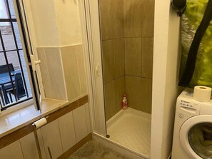 Shower, hair dryer, bidet, towels - Rivazzurra (Anzio)