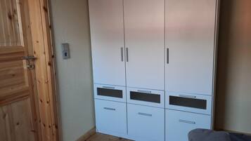 House | 3 bedrooms, individually furnished