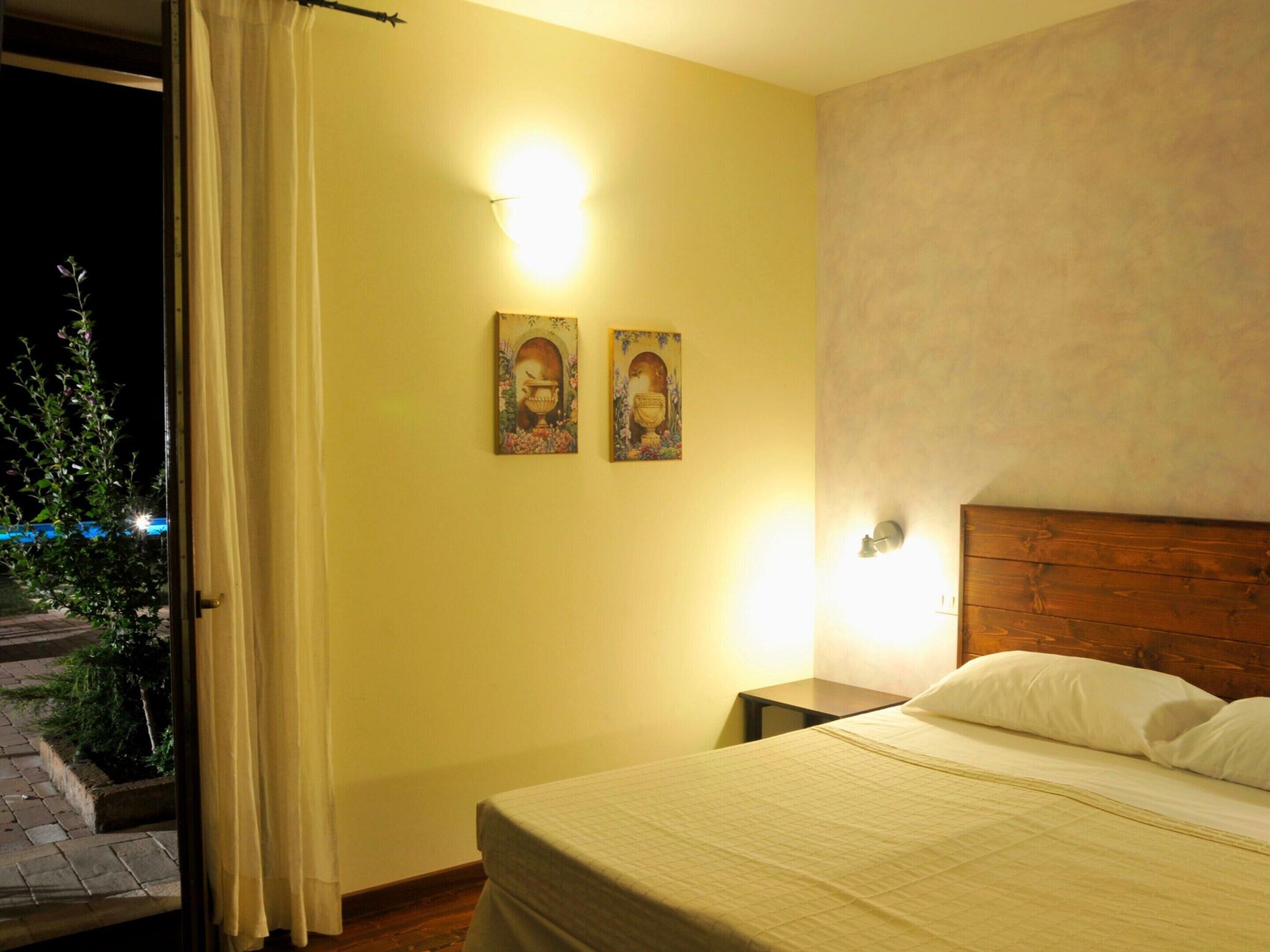 House | 4 bedrooms, individually furnished, bed sheets