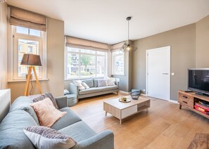 House | Living area - Coastal Villa in Center, 400m From the Sea (Koksijde)