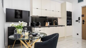 Apartment (183) | Private kitchen | Electric kettle - Apartamenty Sun & Snow Widok (Warsaw)