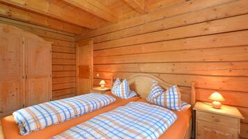 Nhà | 3 phòng ngủ, trang bị nội thất với thiết kế riêng biệt, bộ trải giường