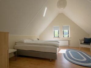 House | 3 bedrooms, individually furnished, bed sheets