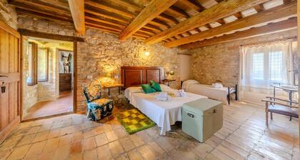 Farmhouse in Carpegna With Private Pool